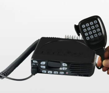 comprar Transmissor de rádio móvel Walkie Talkie de carro 25W DMR VHF TKD840 / TKD740 Veículo montado rádio bidirecional fabricação em linha